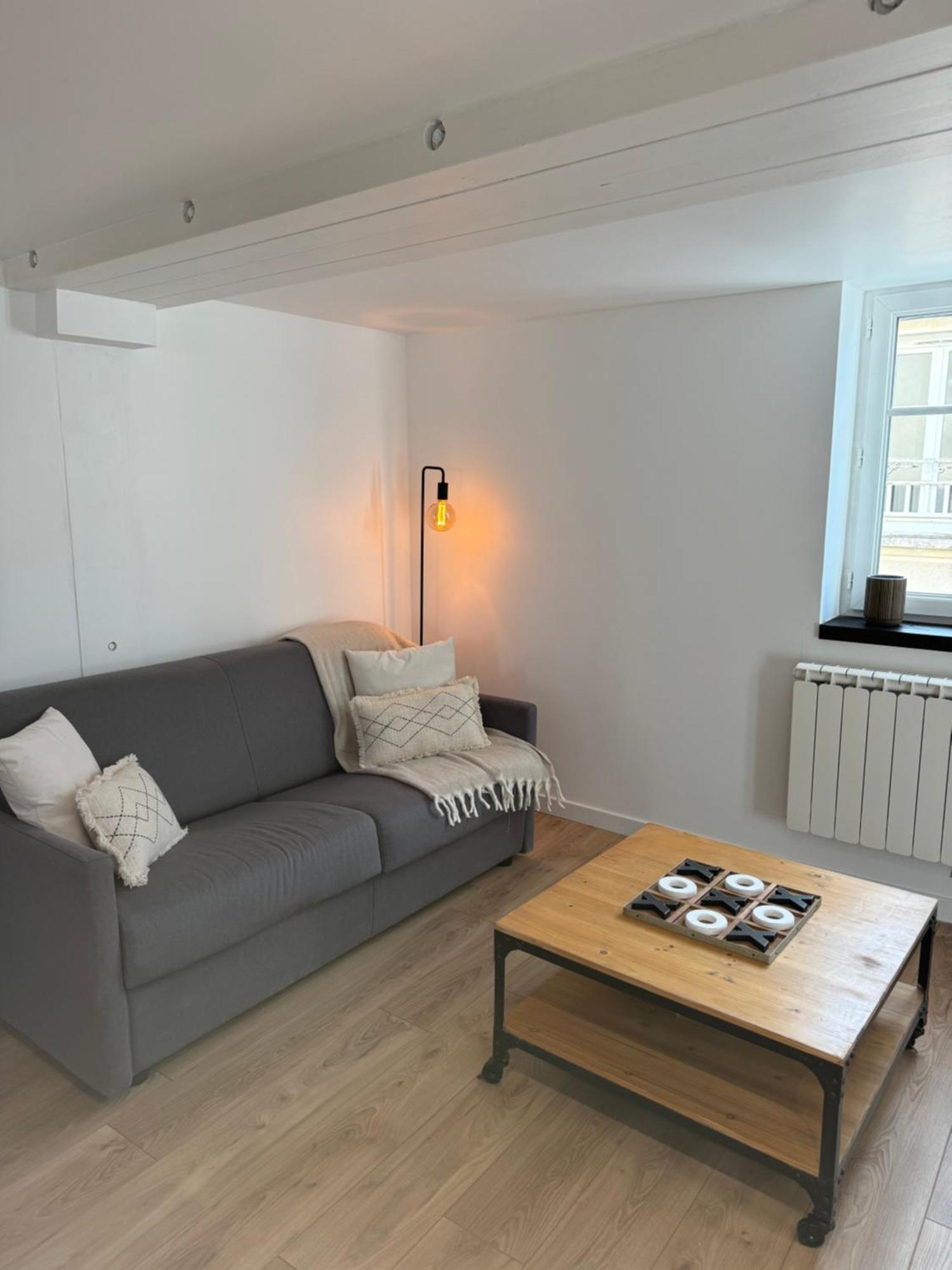 La Suite - Parvis Cathedrale Chartres Bagian luar foto