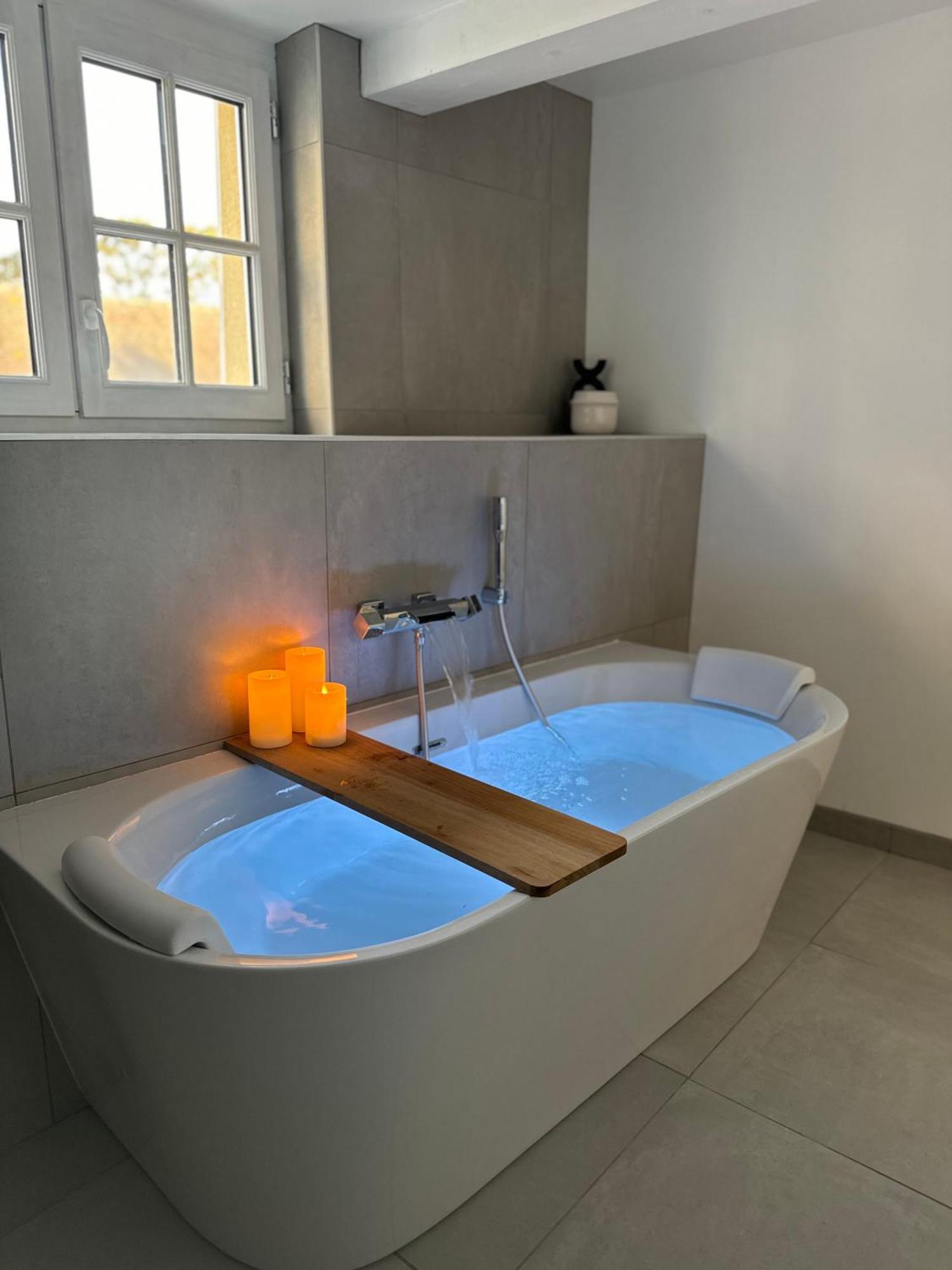 La Suite - Parvis Cathedrale Chartres Bagian luar foto